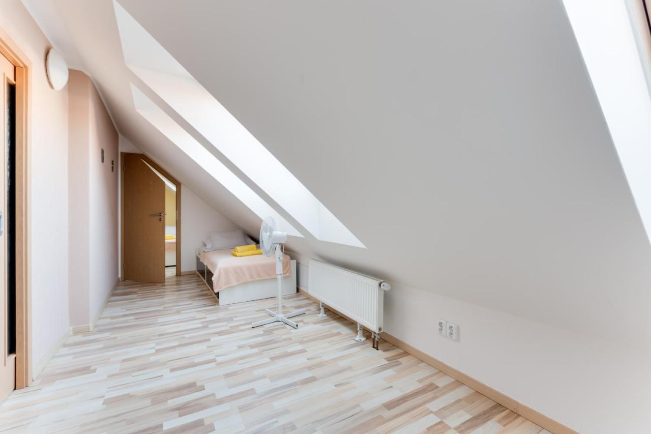 Jane'S Attic Apartment Praag Buitenkant foto