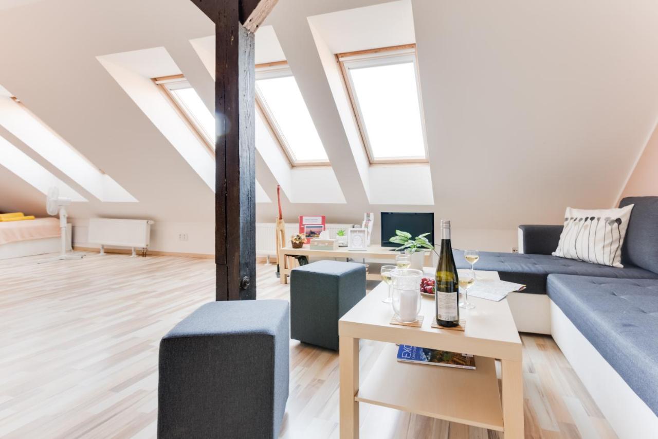 Jane'S Attic Apartment Praag Buitenkant foto