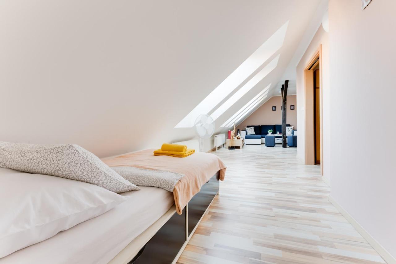 Jane'S Attic Apartment Praag Buitenkant foto